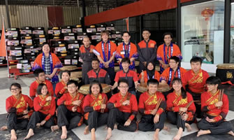Students from the University of Malaya performed a “Lion Dance” at the opening ceremony for the Old Klang Road branches of Autobacs and Bike World.
